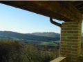 Vendesi fabbricato e terreno destinato ad agriturismo ad assisi in provincia di perugia in umbria