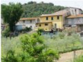 Vendesi aTorgiano, in provincia di Perugia in Umbria, casa con terreno e giardino
