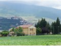 Vendesi casa con  annessi e terreno agricolo a trevi in provincia di perugia in umbria